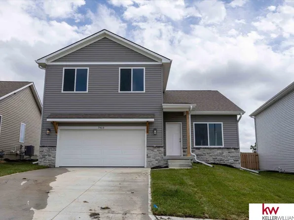 7915 N 93rd St, Omaha, NE 68122