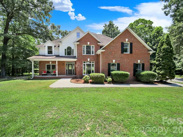 1583 Calder Ln, Clover, SC 29710