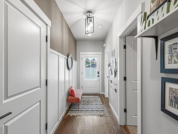 5th image of 248 Christopher Way