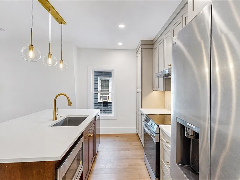 139 Sycamore St #B — Photo 3