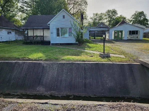 609 S 17th St, Herrin, IL 62948