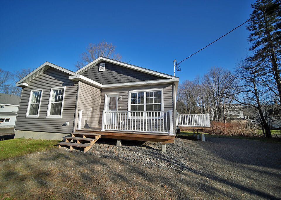 64 Court Street, Houlton, ME 04730 Zillow