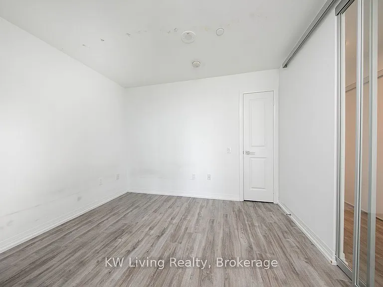 251 Jarvis St #921 — Photo 16