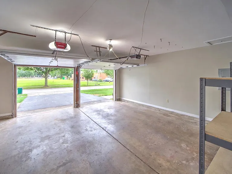 1111 Plum Grove Cir — Photo 33