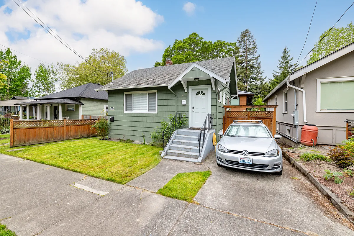 Building Photo - 3317 36th Ave S