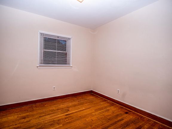 5th image of 235 Montview Ave