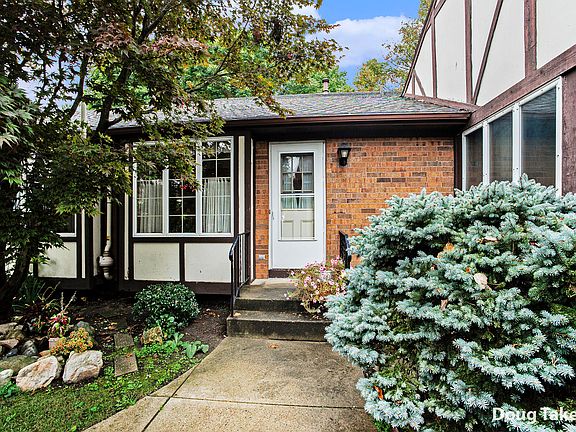 5th image of 2259 Radcliff Cir SE