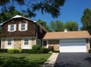 941 Old Checker Rd, Buffalo Grove, IL 60089