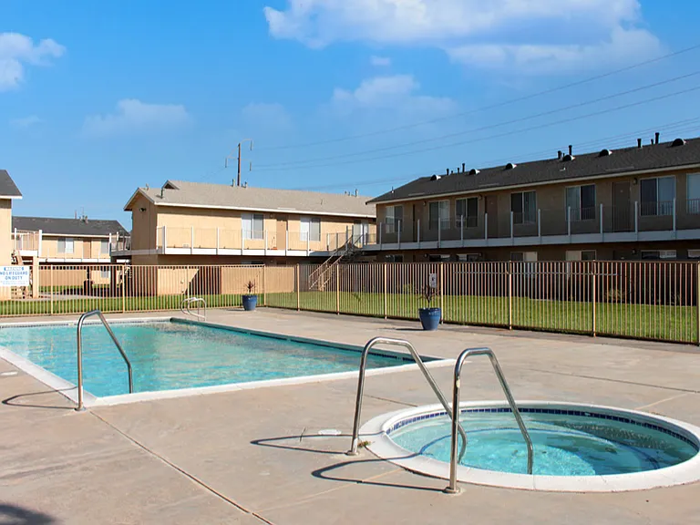 Hesperia Regency Apartments — Photo 22