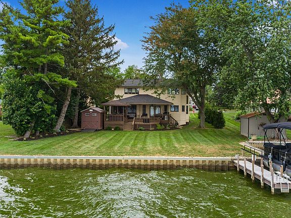 2nd image of 385 Lakeshore Dr W