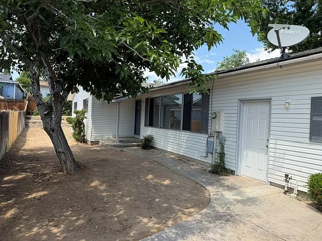 2925 Harding Cir — Photo 2