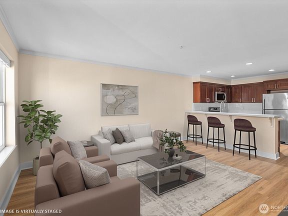 5th image of 1417 Queen Anne Avenue N #313
