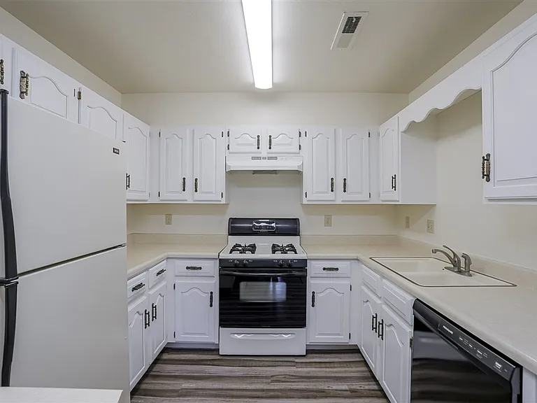 1298 N Tapadero Dr — Photo 9