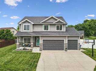 4205 Lakewood Ln, Des Moines, IA 50320