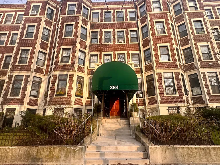 384 Riverway #B — Photo 13
