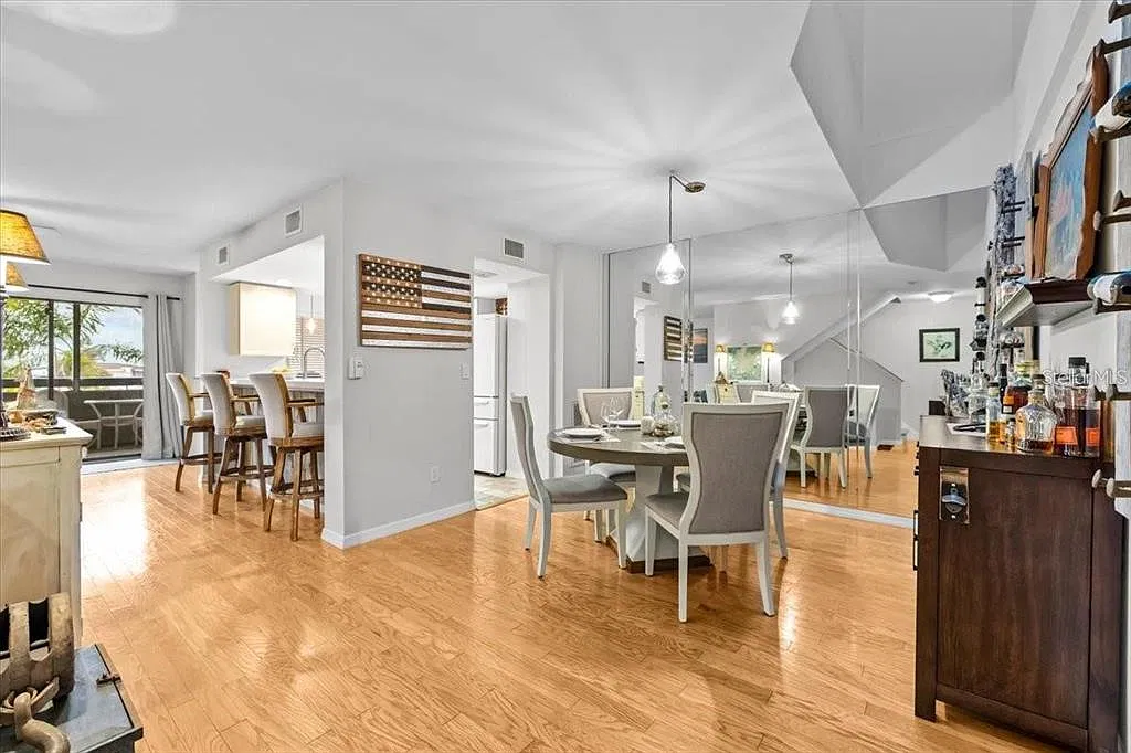 3 bed, 2.0 bath, 1693 sqft, $4,100 — Photo 3