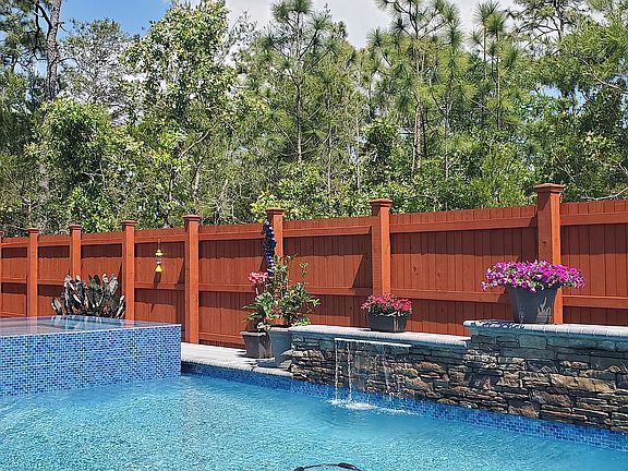 Pool waterfall & spa