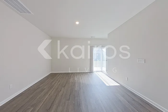 2461 Banyan Cir — Photo 9