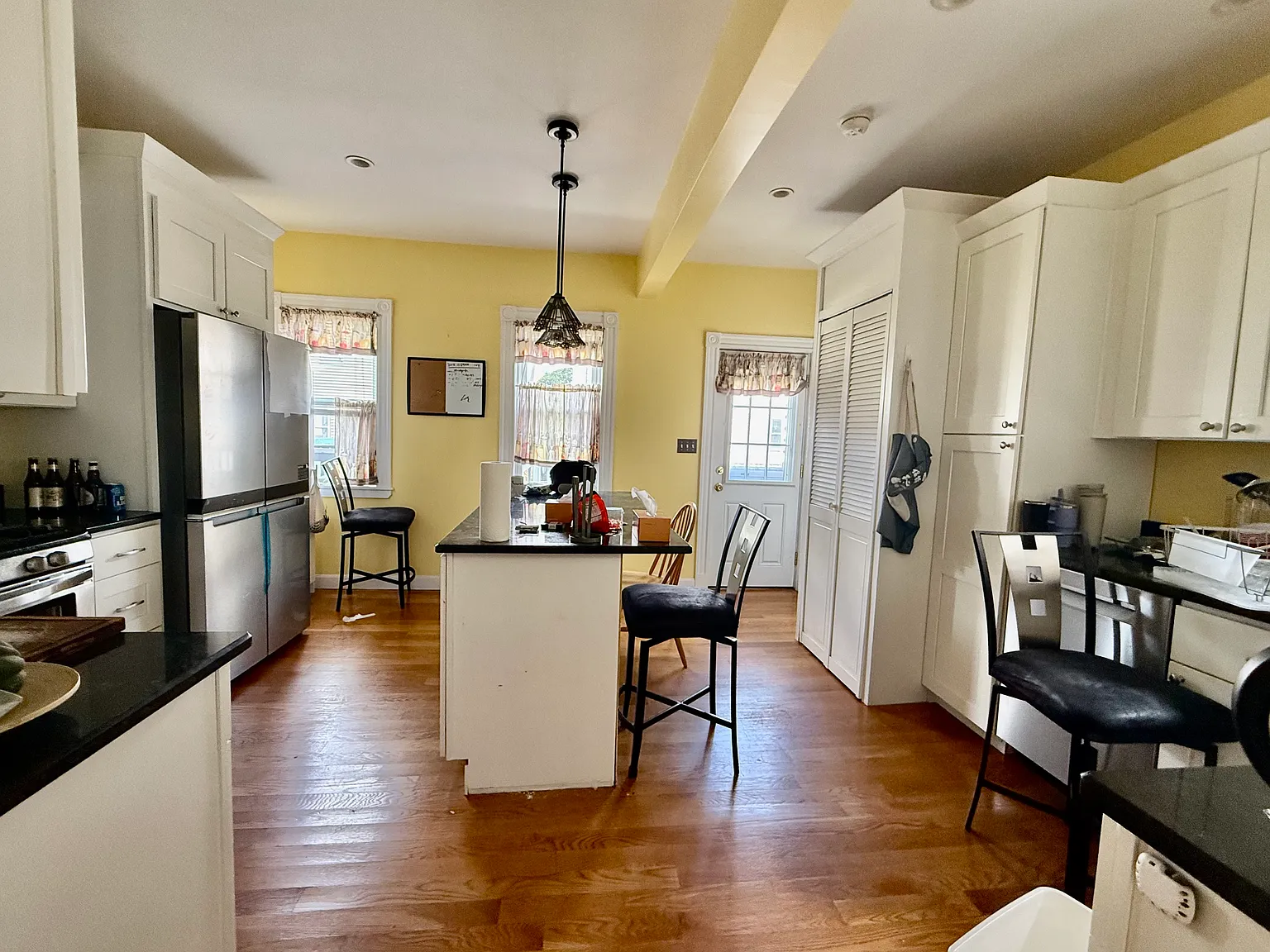6 bed, $8,100 — Photo 2