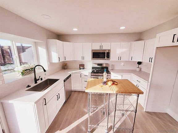 4th image of 870 Leppert Ct