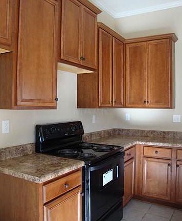 4th image of 2385 Lake Garden Dr