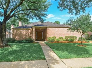12351 Meadow Lake Dr, Houston, TX 77077