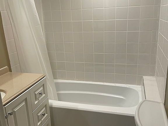 Lower Level Full Bath Room