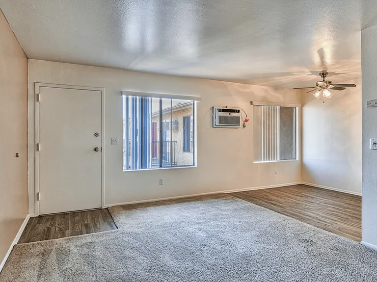 2043 Charle St — Photo 12