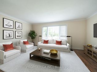 1592 Pharmacy Ave, Toronto, ON M1R2K7