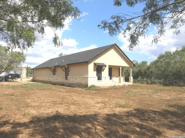 1186 US HIGHWAY 181, Floresville, TX 78114