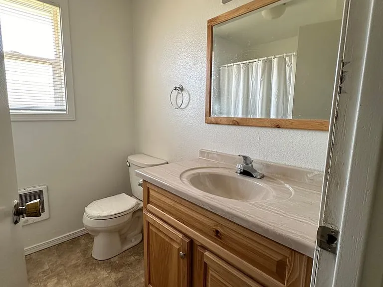 632 Van Ness Ave — Photo 8
