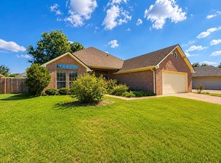 7930 Fox Chase Dr, Arlington, TX 76001