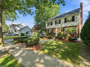 8 Carlson Cir, West Roxbury, MA 02132