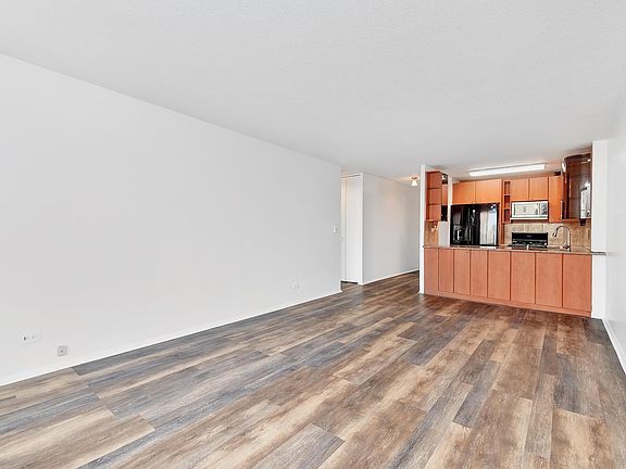 2nd image of 275 W 96th St APT 17C
