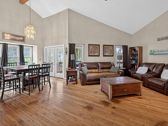 3rd image of 2073 Crystal Springs Rd
