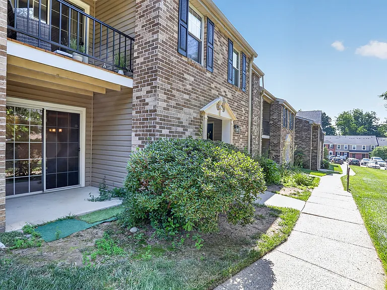 69 Ramsgate Ct — Photo 3