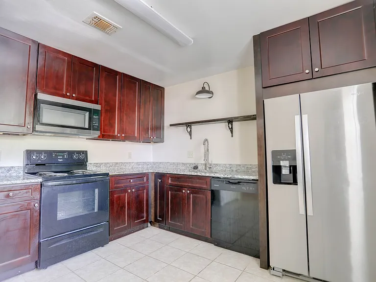 7206 Olympia Ct — Photo 9