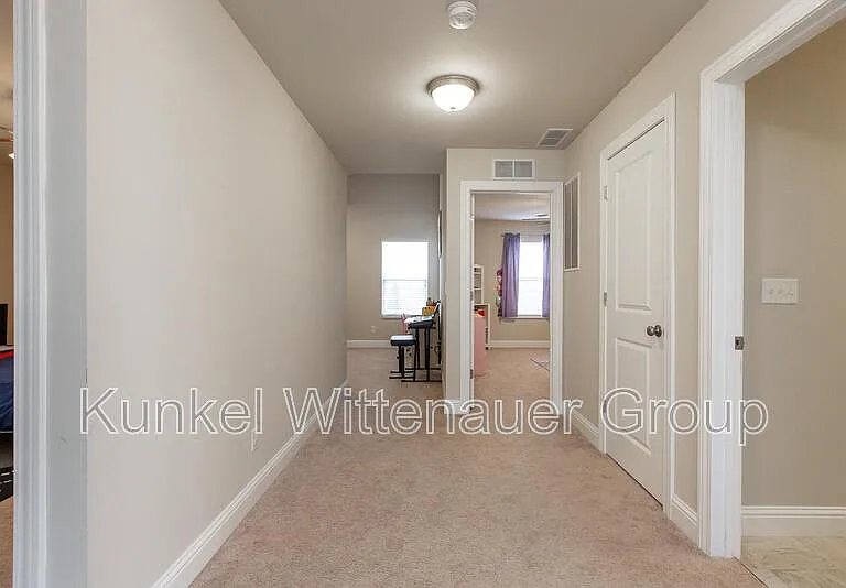 2724 Ambridge Dr — Photo 39