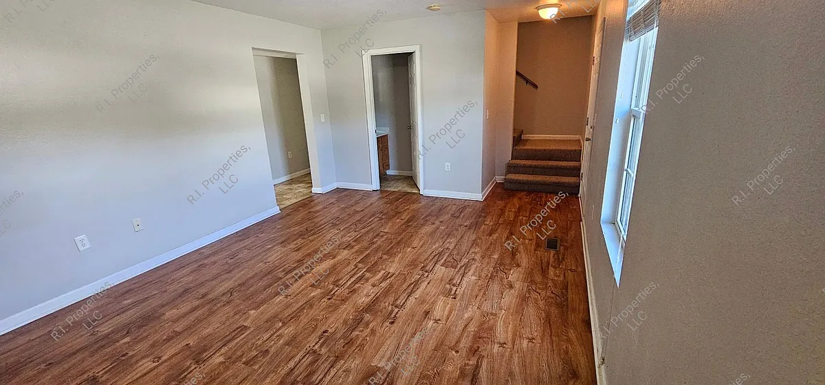 Building Photo - 2080 Railroad St #2