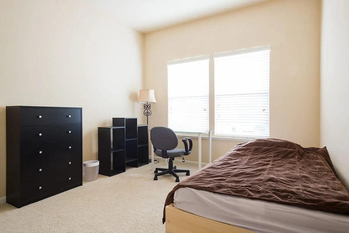 3 bed, 2.5 bath, 1426 sqft, $1,200 — Photo 1