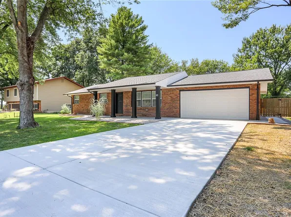 34 Belair Ct, Maryville, IL 62062