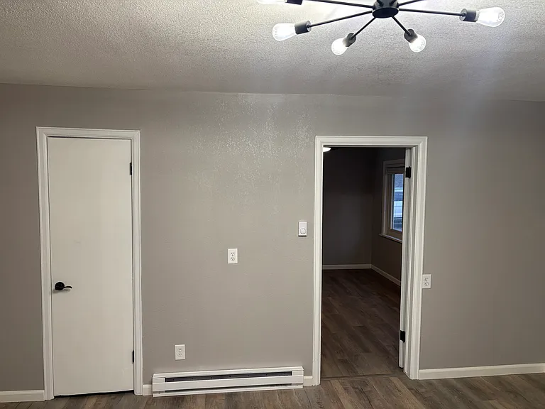 2433 Clayton Dr — Photo 9