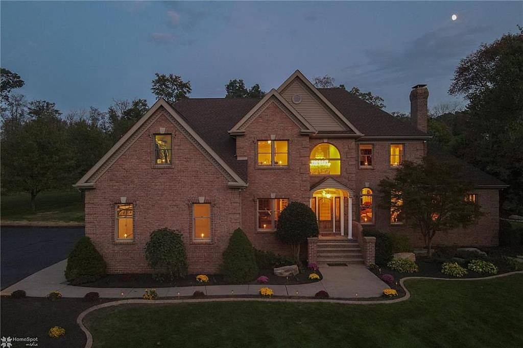 5621 Acorn Dr, Emmaus, PA 18049 Zillow