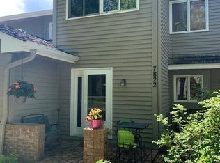 7822 111th St W, Bloomington, MN 55438