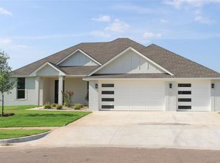 413 Village Lake Dr, Norman, OK 73069