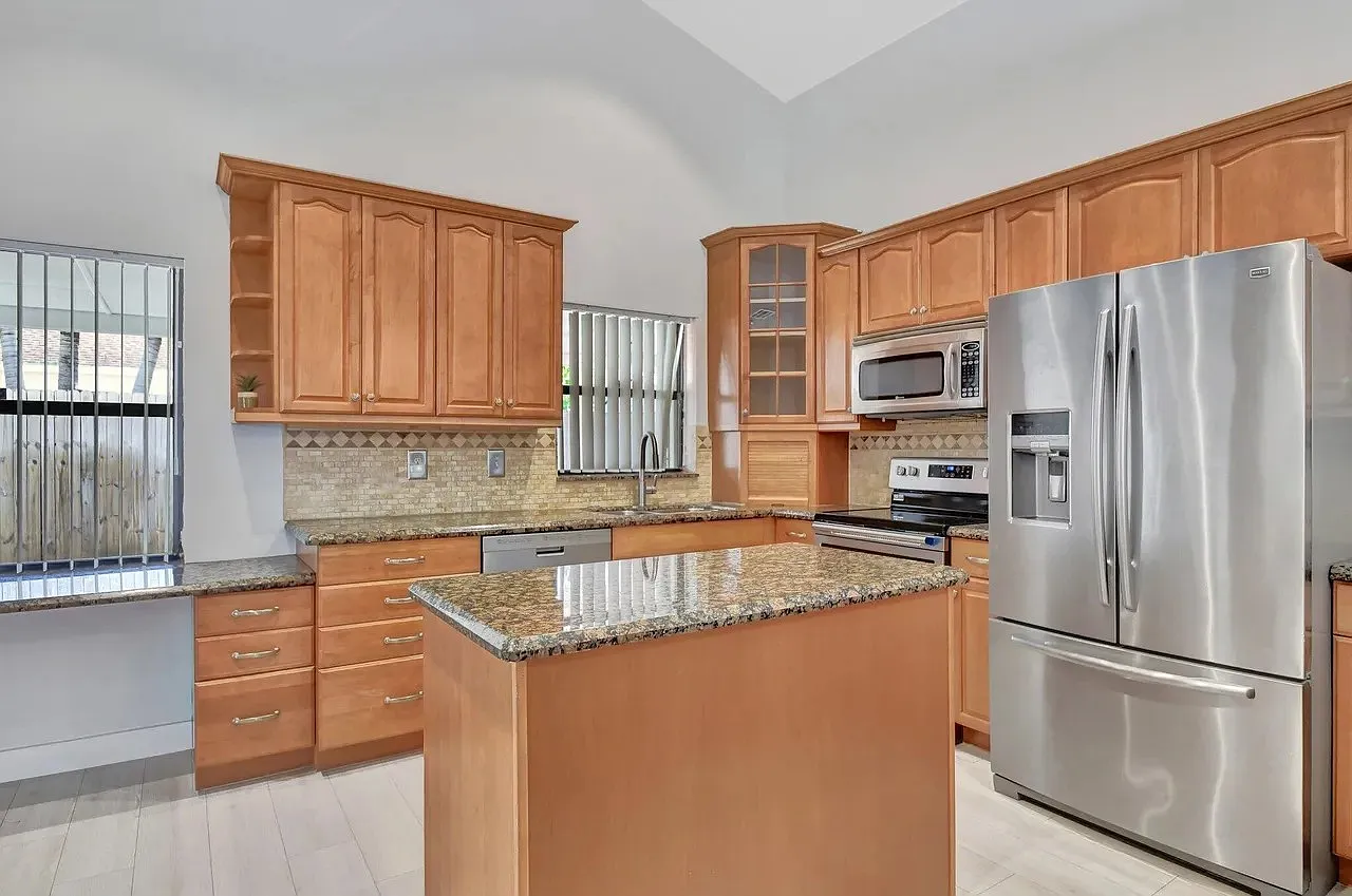 3 bed, 1643 sqft, $3,800 — Photo 2