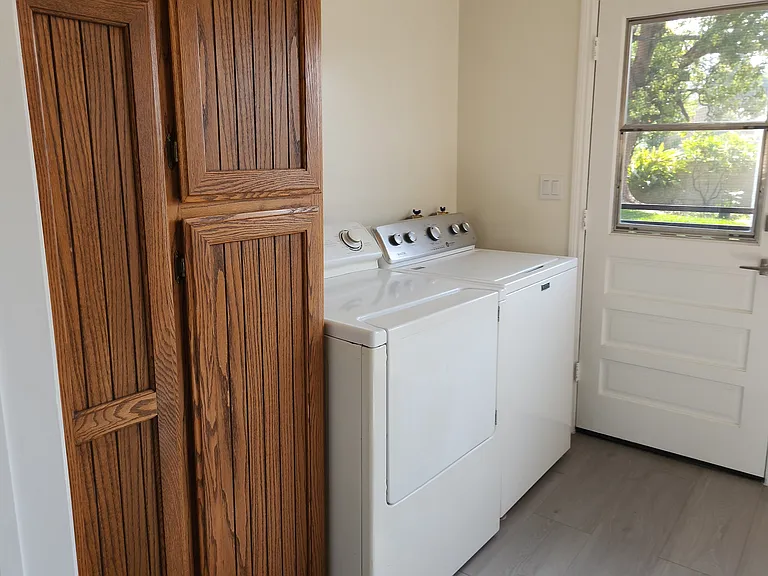 1310 Mayflower Ave — Photo 10