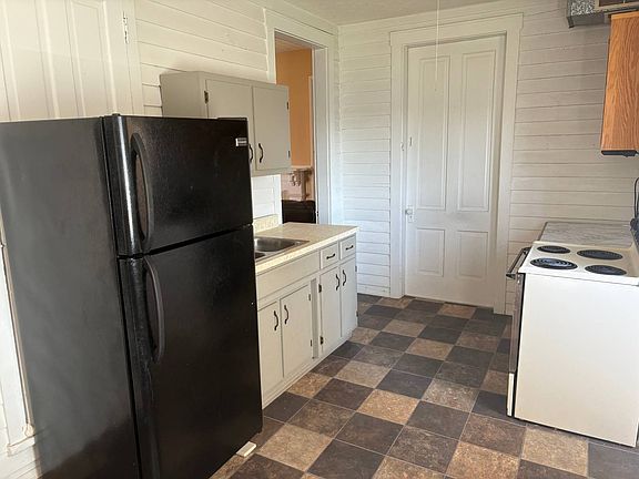 5th image of 206 N Walnut St