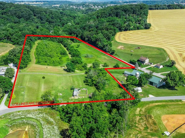 10 Yoe Dr, Red Lion, PA 17356