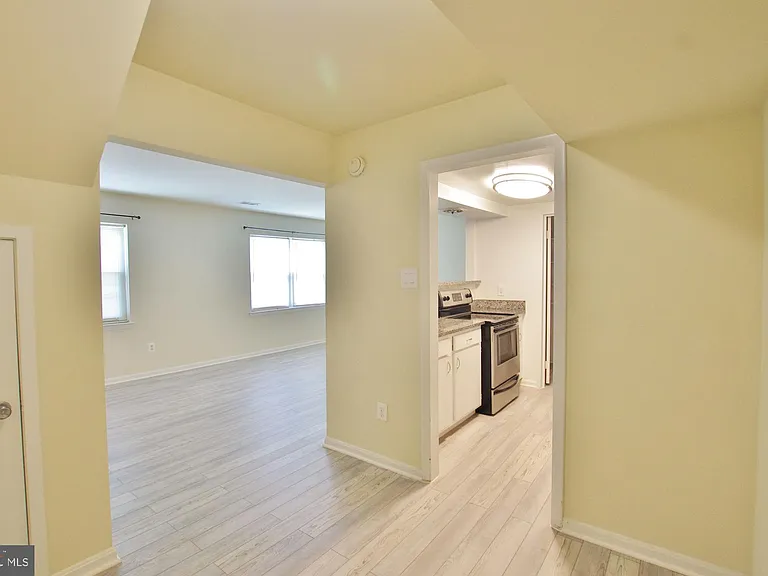 8612 Walutes Cir #B — Photo 4